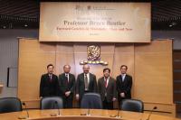 (左起) 馮國培教授、黃乃正教授、Prof. Bruce Beutler、陳文博教授及曹之憲教授
